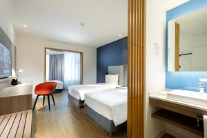 holiday inn express jiuzhaigou an ihg hotel