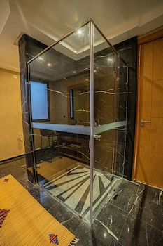 shemsmoon suites and spa