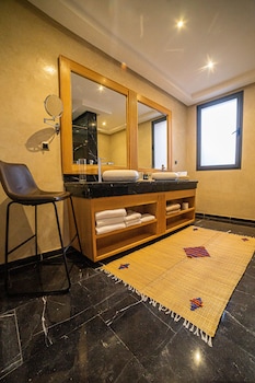 shemsmoon suites and spa