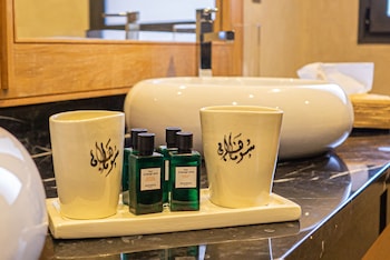 shemsmoon suites and spa