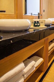 shemsmoon suites and spa