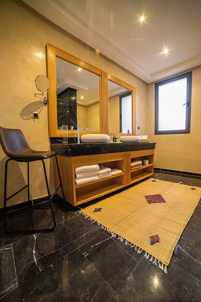 shemsmoon suites and spa