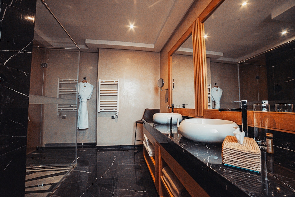 shemsmoon suites and spa