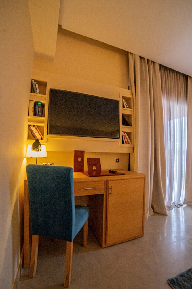 shemsmoon suites and spa