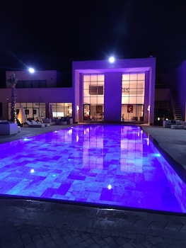 shemsmoon suites and spa