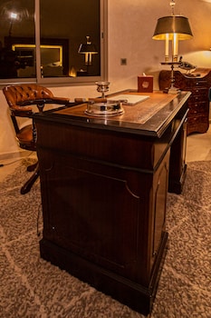 shemsmoon suites and spa