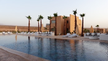 shemsmoon suites and spa