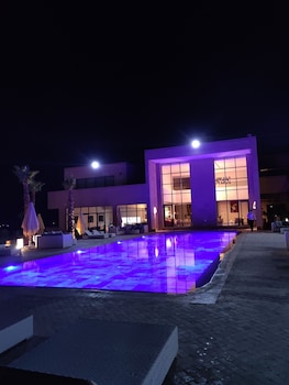 shemsmoon suites and spa