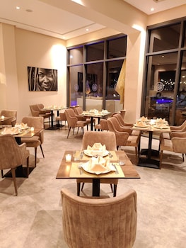 shemsmoon suites and spa