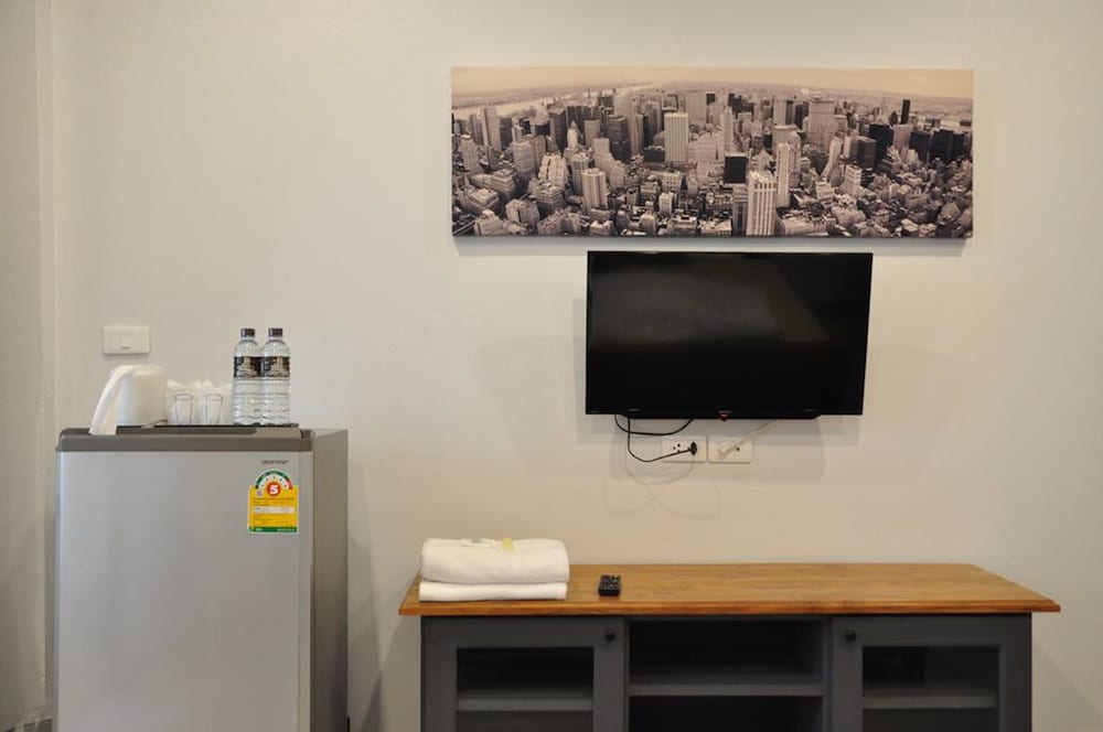 c room at airport by choktawee