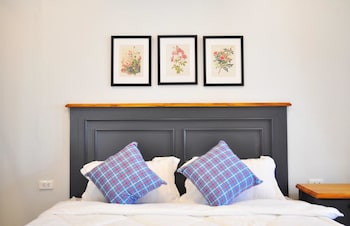 c room at airport by choktawee
