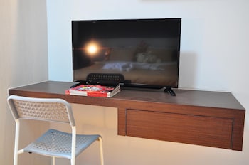 c room at airport by choktawee