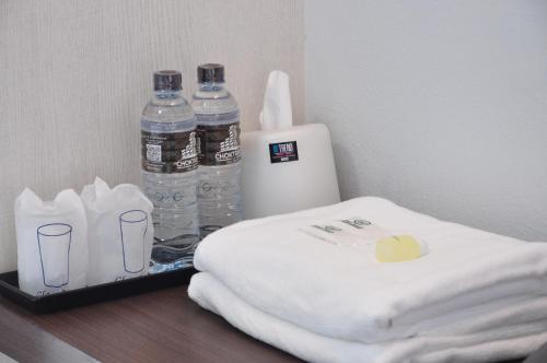 c room at airport by choktawee