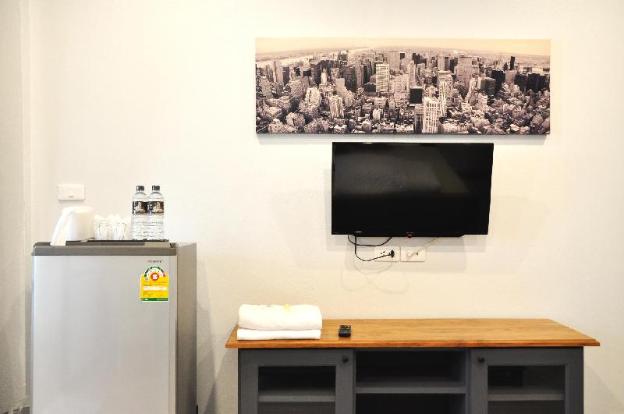 c room at airport by choktawee