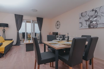 pool apartments tolo