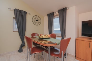 pool apartments tolo