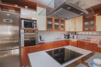 pool apartments tolo