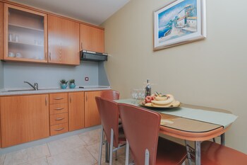 pool apartments tolo
