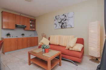 pool apartments tolo