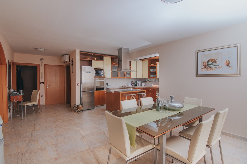 pool apartments tolo