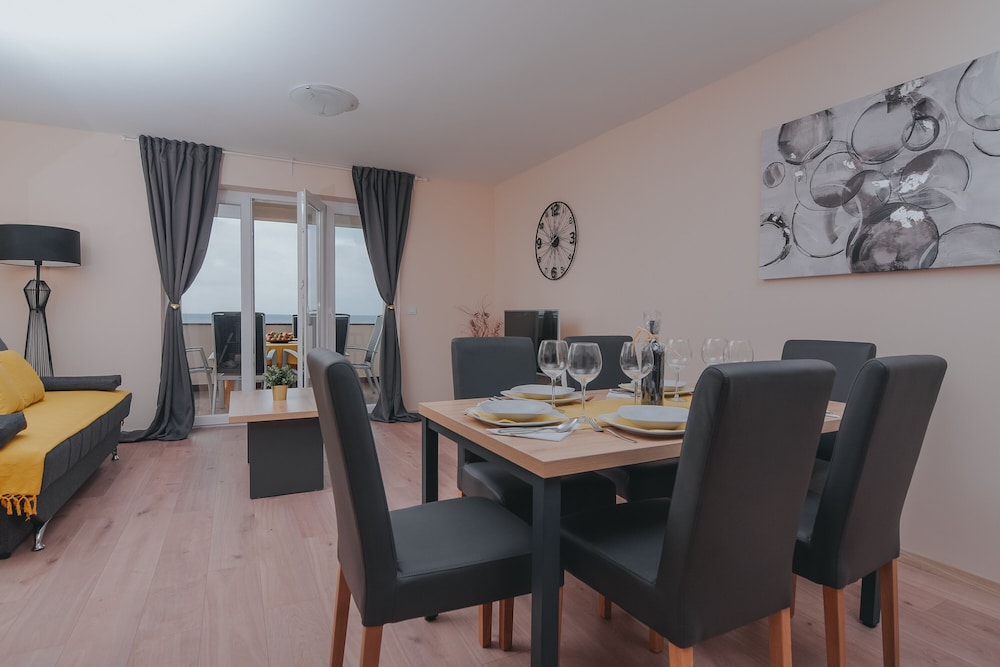 pool apartments tolo