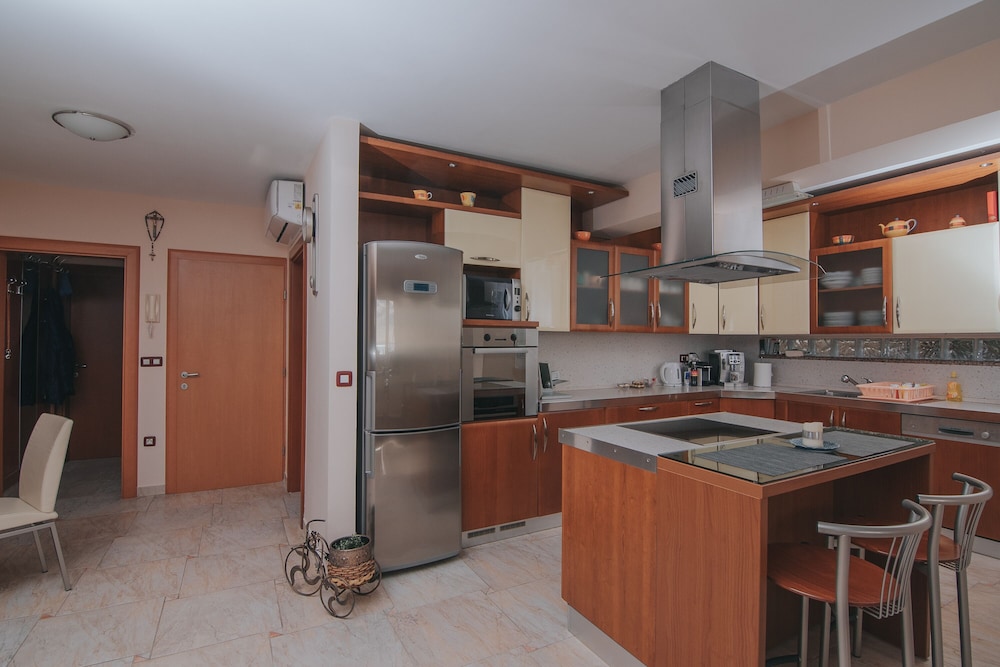 pool apartments tolo