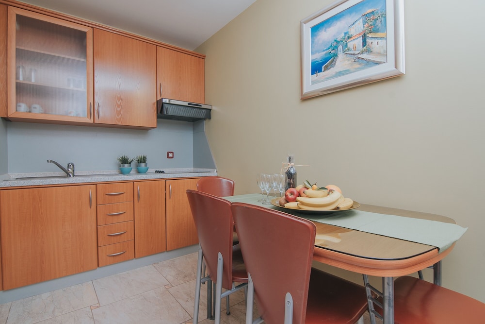 pool apartments tolo