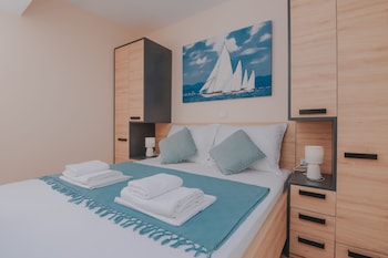 pool apartments tolo