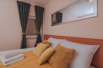 pool apartments tolo