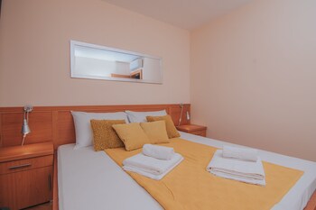 pool apartments tolo