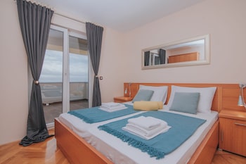 pool apartments tolo