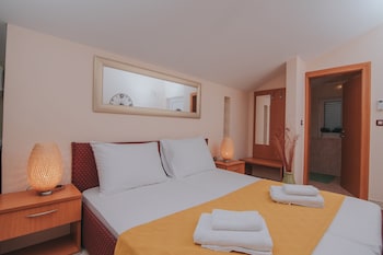 pool apartments tolo
