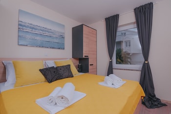 pool apartments tolo