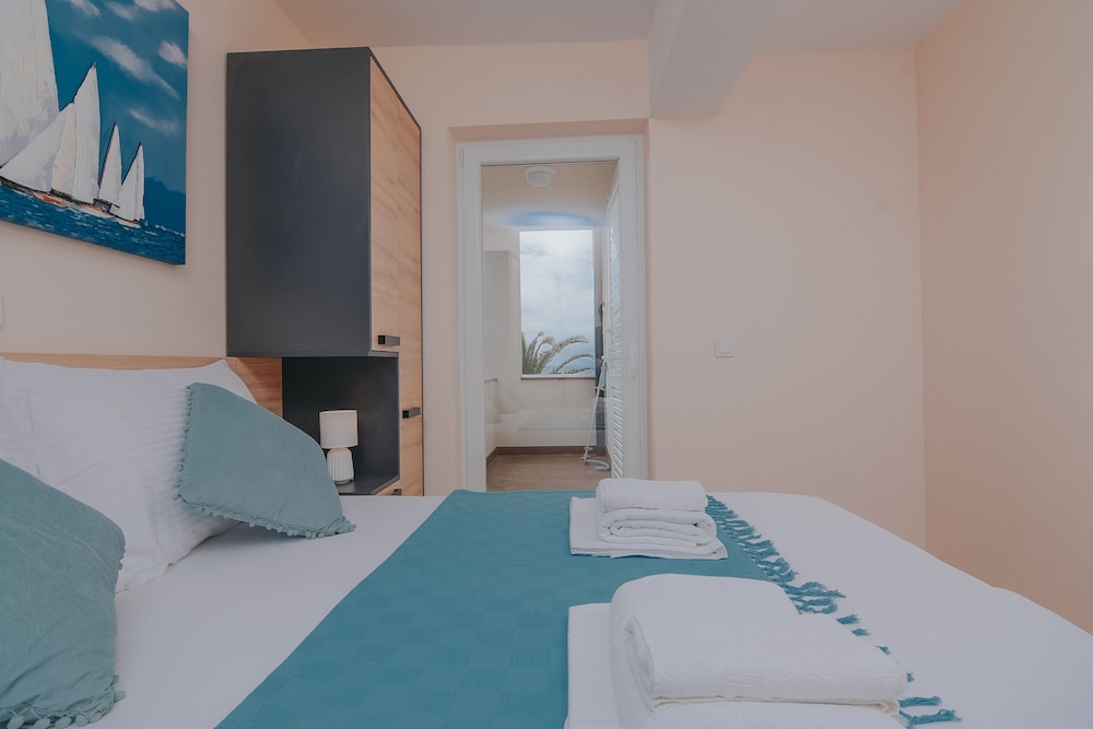pool apartments tolo