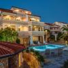pool apartments tolo