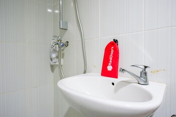 reddoorz jalan jenderal sudirman palopo