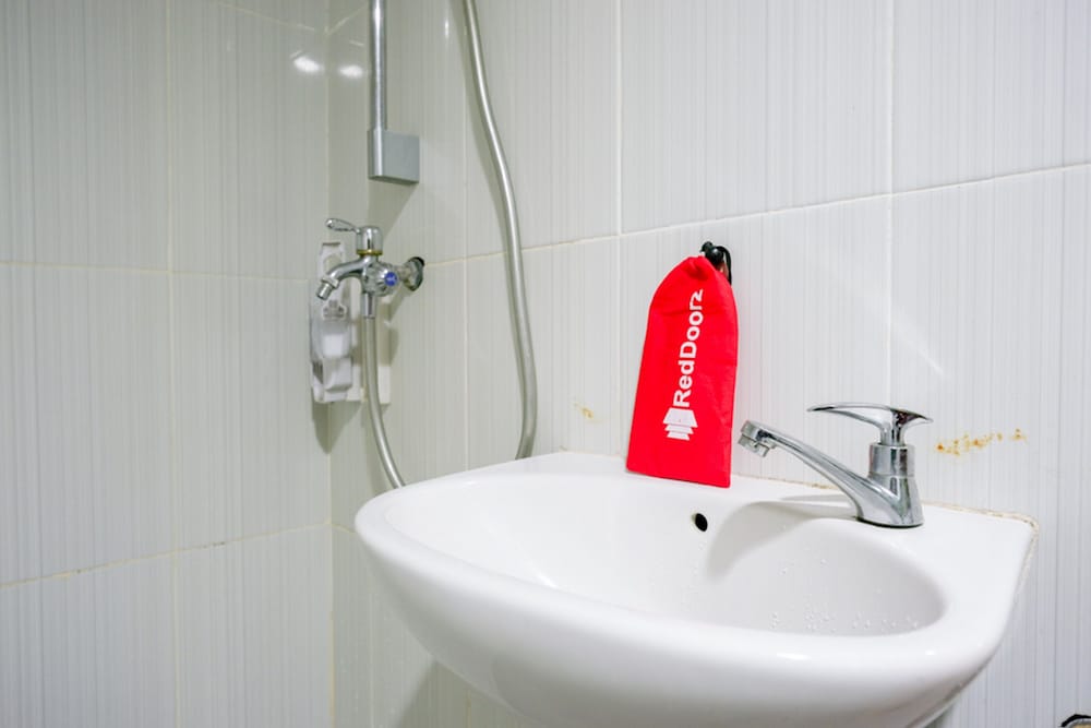 reddoorz jalan jenderal sudirman palopo