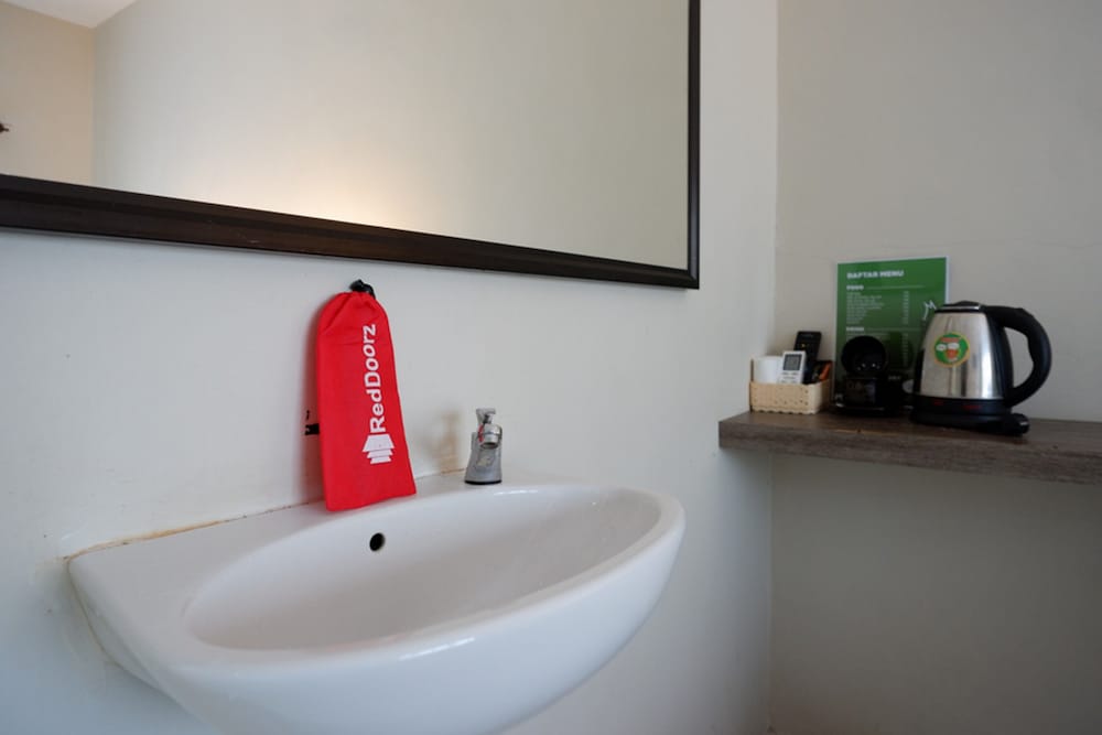 reddoorz jalan jenderal sudirman palopo