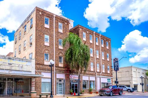 colonial hotel