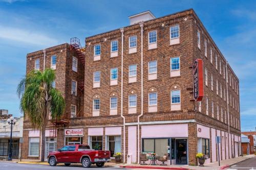 colonial hotel