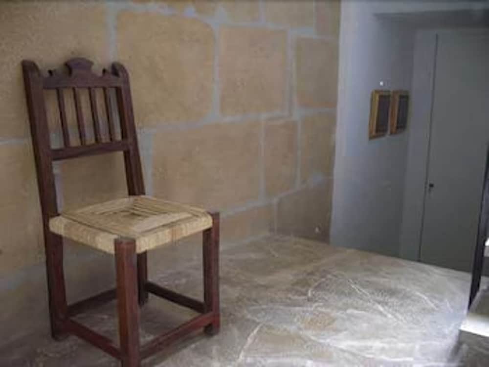 lhostal hotel dinterior