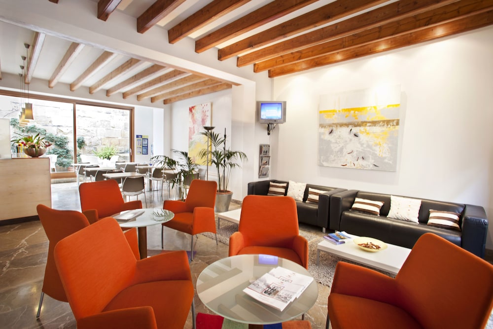 lhostal hotel dinterior