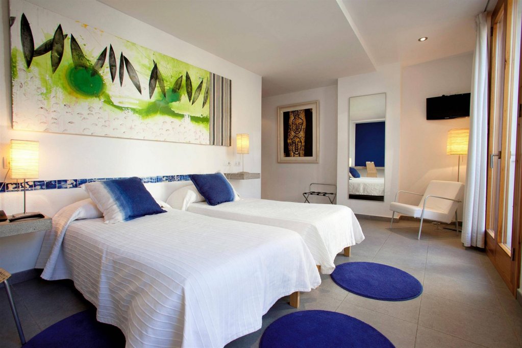 lhostal hotel dinterior