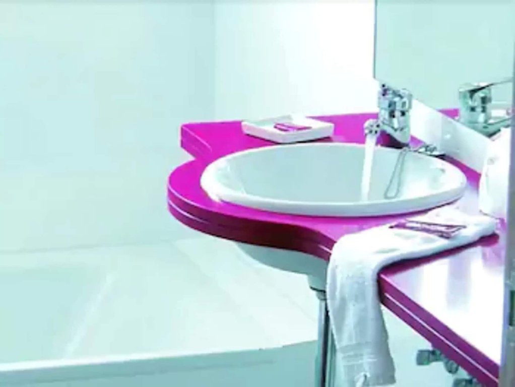 lhostal hotel dinterior