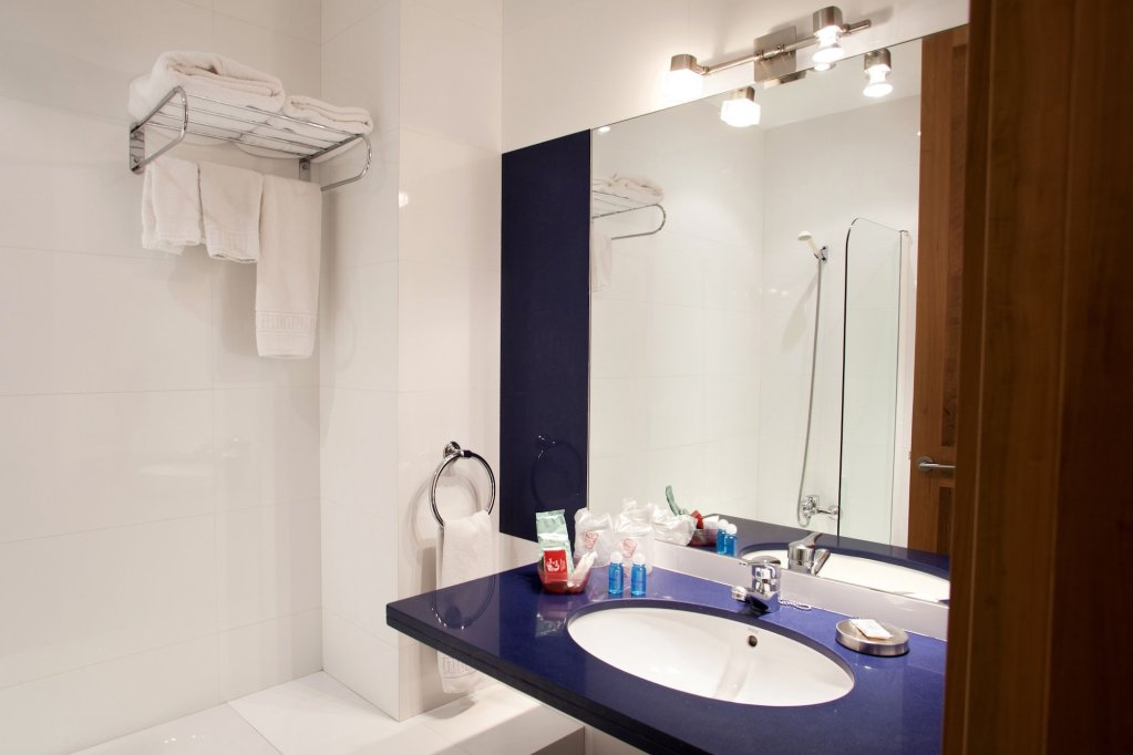 lhostal hotel dinterior