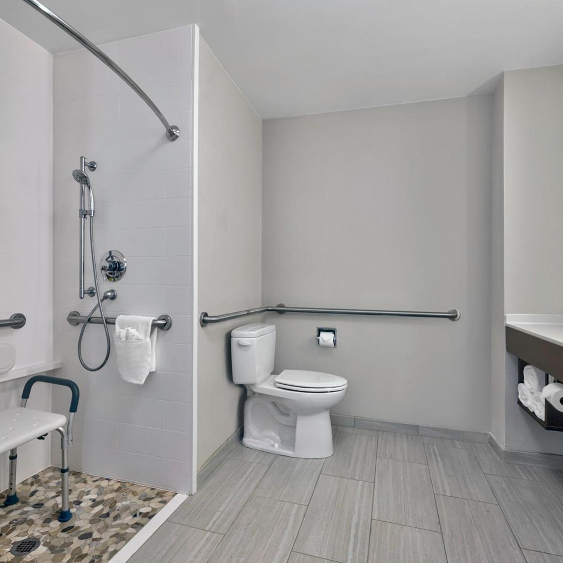 holiday inn express and suites kansas city grandvi