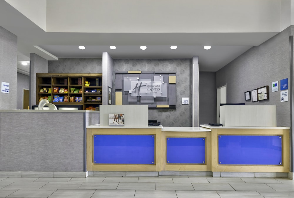 holiday inn express and suites kansas city grandvi