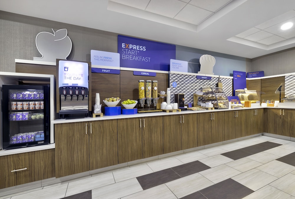 holiday inn express and suites kansas city grandvi