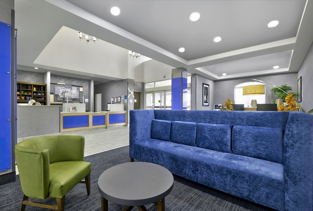 holiday inn express and suites kansas city grandvi