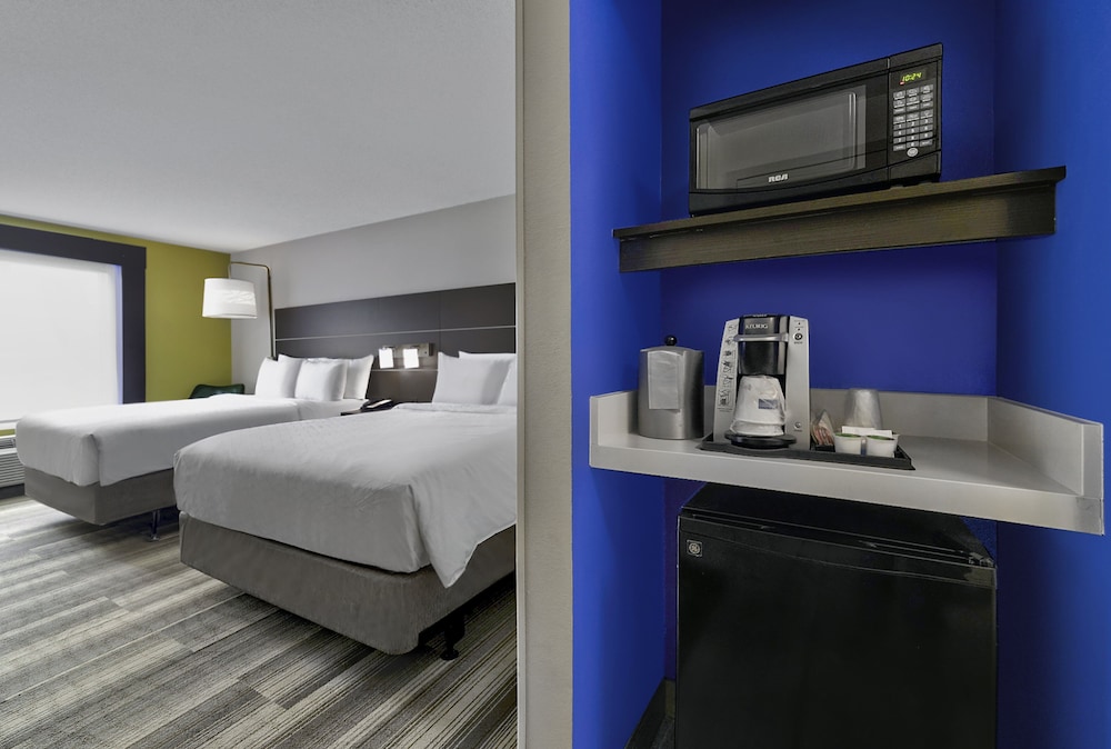 holiday inn express and suites kansas city grandvi